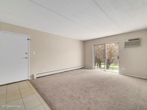 242 Shorewood Dr, Glendale Heights, IL 60139-3771