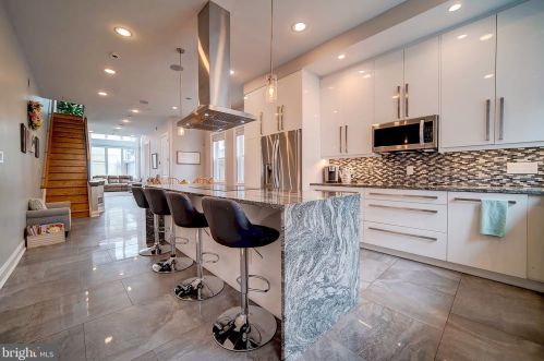 439 Belgrade St, Philadelphia, PA 19125-2622