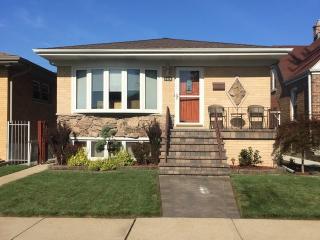 3328 Paris Ave, Chicago, IL 60634-2931