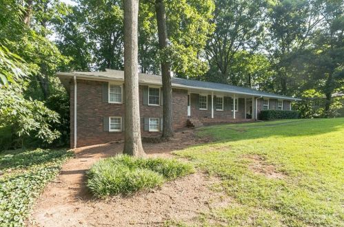 2603 Oak Hill Dr, Marietta, GA 30062-1556