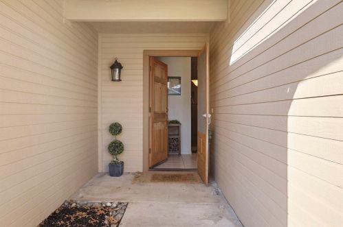 373 Valley Ave, Lodi, CA 95240-7889