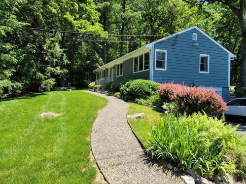 39 Arrowhead Rd, Wilton, CT 06897-4402