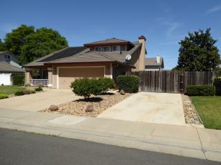 163 Quail Hollow Dr, Galt, CA 95632-2357