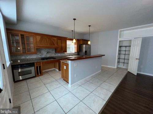 7912 Ardleigh St, Philadelphia, PA 19118-4402