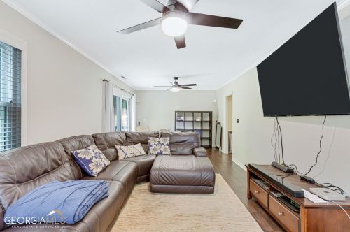 6896 Lockridge Dr, Atlanta GA  30360-1515 exterior