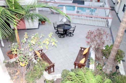 4242 Stansbury Ave, Van Nuys CA  91423-4260 exterior