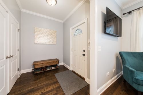 2651 George St, Chicago, IL 60618-7844