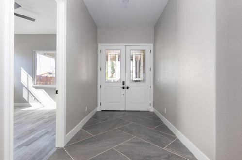 126 Mylnar Ave, Manteca, CA 95336-4909