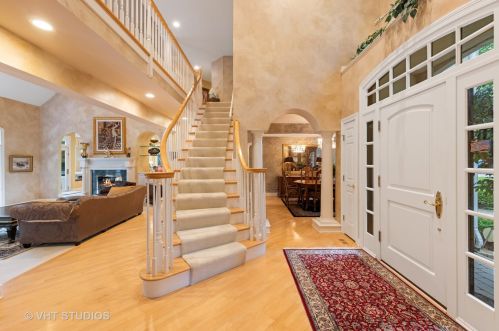 9301 Falling Waters Dr, Willowbrook IL  60527-0718 exterior