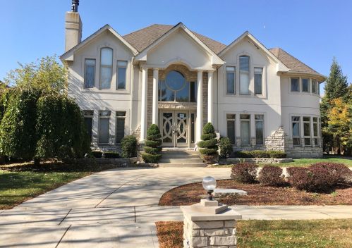 990 Stonehedge Dr, Addison, IL 60101-3159