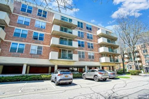 100 Grand Cove Way, Edgewater NJ  07020-7217 exterior