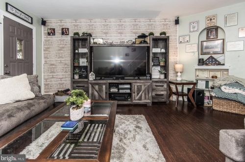 4325 Cheltenham Ave, Philadelphia, PA 19124-1415