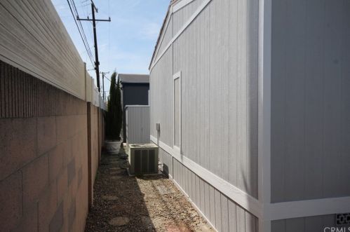 330 Magpie Ln, Santa Ana CA  92708-5822 exterior