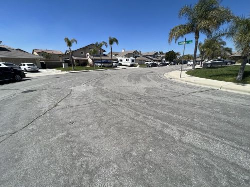 3149 Santolinas St, Rialto, CA 92376-7192