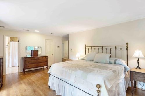 4247 Harrogate Dr, Atlanta GA  30327-3624 exterior