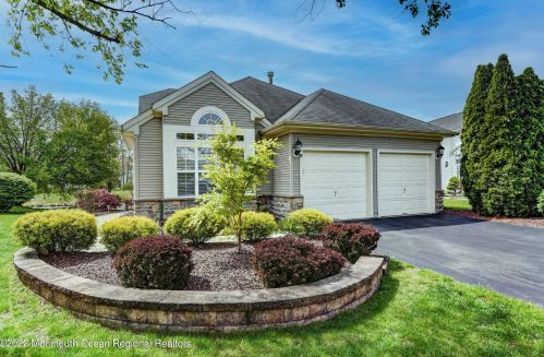 10 Falstaff Dr, Lakehurst, NJ 08759-6071
