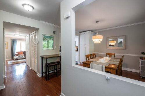 7 Ivy Trl, Atlanta, GA 30342-4220