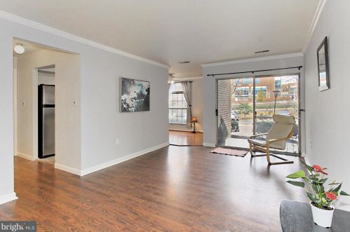 3374 Woodburn Rd, Annandale, VA 22003-1216
