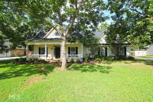 408 Grove Ln, Kathleen, GA 31047-2262