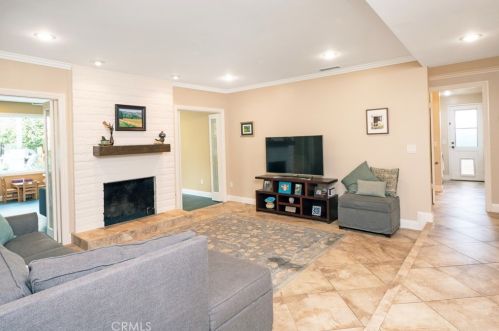 3975 Beechwood Pl, Riverside CA  92506-1160 exterior