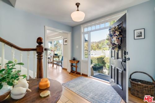 2660 Glenoaks Blvd, Glendale CA  91206-3107 exterior