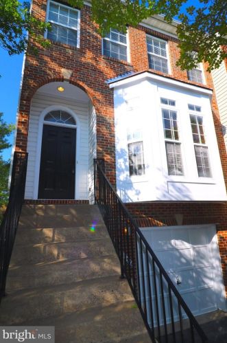 2576 James Madison Cir, Herndon VA  20171-4321 exterior