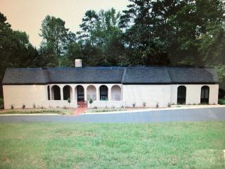 2082 2nd Street Dr, Hickory, NC 28601-1204