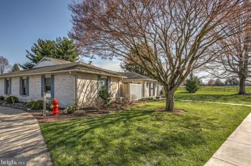 48 Valleybrook Dr, Lancaster PA  17601-4617 exterior