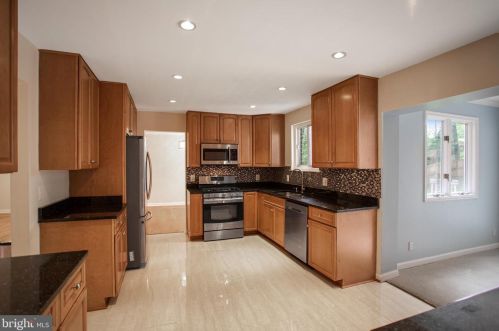 6812 Landor Ln, Springfield VA  22152-3333 exterior