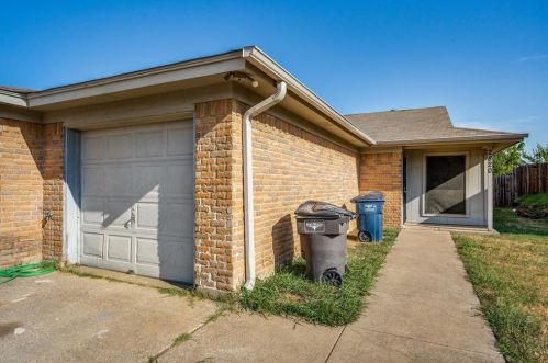 2820 Ridge Crest Dr, Fort Worth TX  76133 exterior
