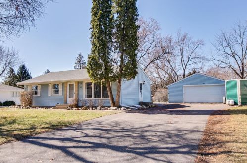 3825 Cranbrook Dr, Saint Paul, MN 55110-4844