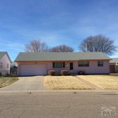 2027 Elmwood Ln, Pueblo CO  81005-2549 exterior