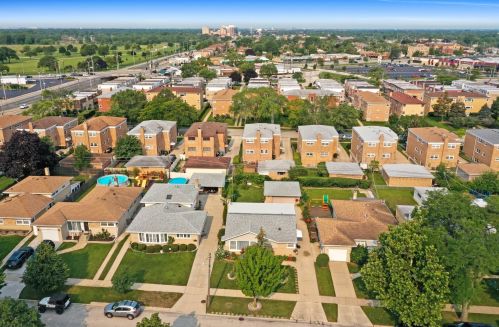 8830 Elmore St, Niles IL 60714-2413 exterior