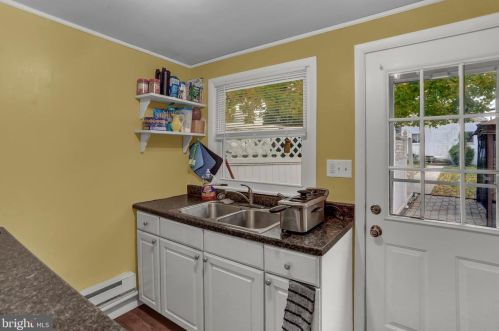 717 York St, Hanover PA 17331-3228 exterior