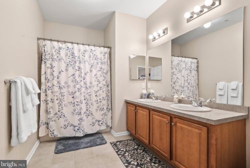 213 Timberlake Dr, Trenton NJ  08618-1457 exterior