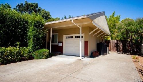 920 Maxwell St, Healdsburg, CA 95448-3507