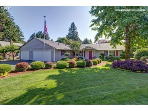 41613 Vista Loop Dr, Sandy, OR 97055-6422