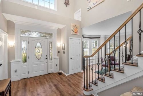 134 Arthur Ct, Mahwah, NJ 07430-1393