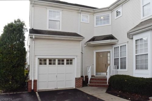 70 Albert Ct, Parsippany, NJ 07054-3424