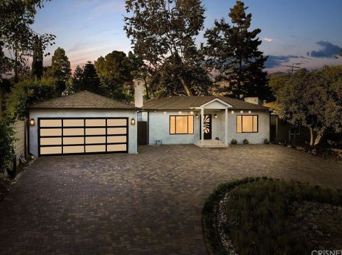 1727 Woodland Ave, Glendale, CA 91208-2235