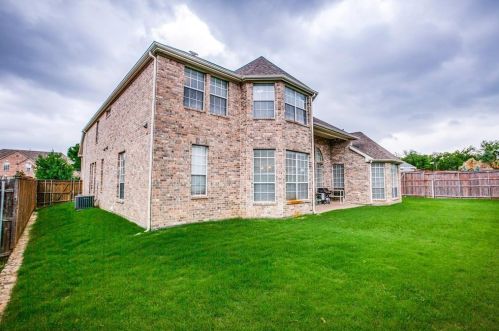 2620 Creekway Dr, Carrollton TX 75010-4228 exterior