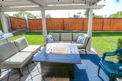 1894 Timber Trl, Vista CA 92081-7326 exterior