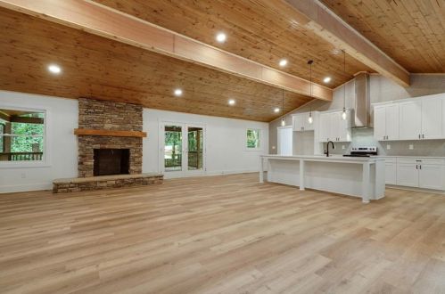218 Upper Mill Creek Ln, Holly Springs, GA 30115-9413
