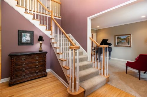 36 Edinburgh St, Valpo, IN 46385-9253