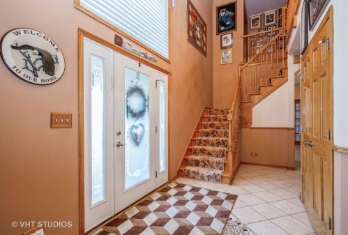 233 Hillcrest St, Addison, IL 60101-5231