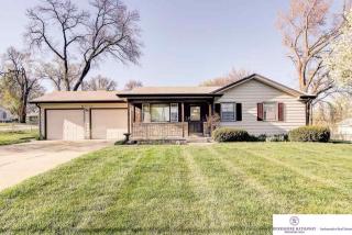 5720 Whitmore St, Omaha, NE 68152-2362