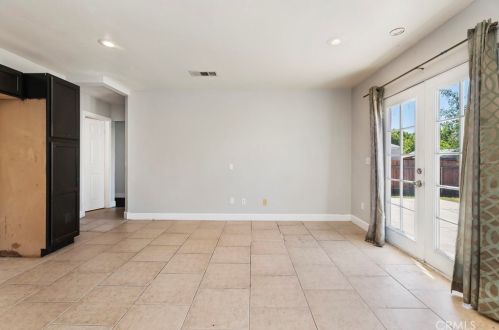 517 Prospect Ave, Riverside CA  92507-1720 exterior