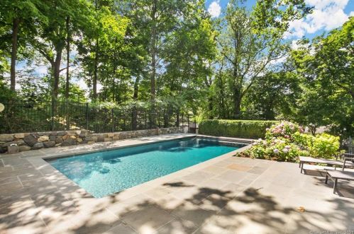 110 Patterson Ave, Greenwich CT  06830-4622 exterior