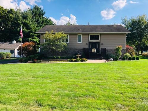 237 Lasalle St, Somonauk, IL 60552-9559