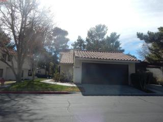 2839 Glendevon Cir, Henderson NV  89014-2230 exterior